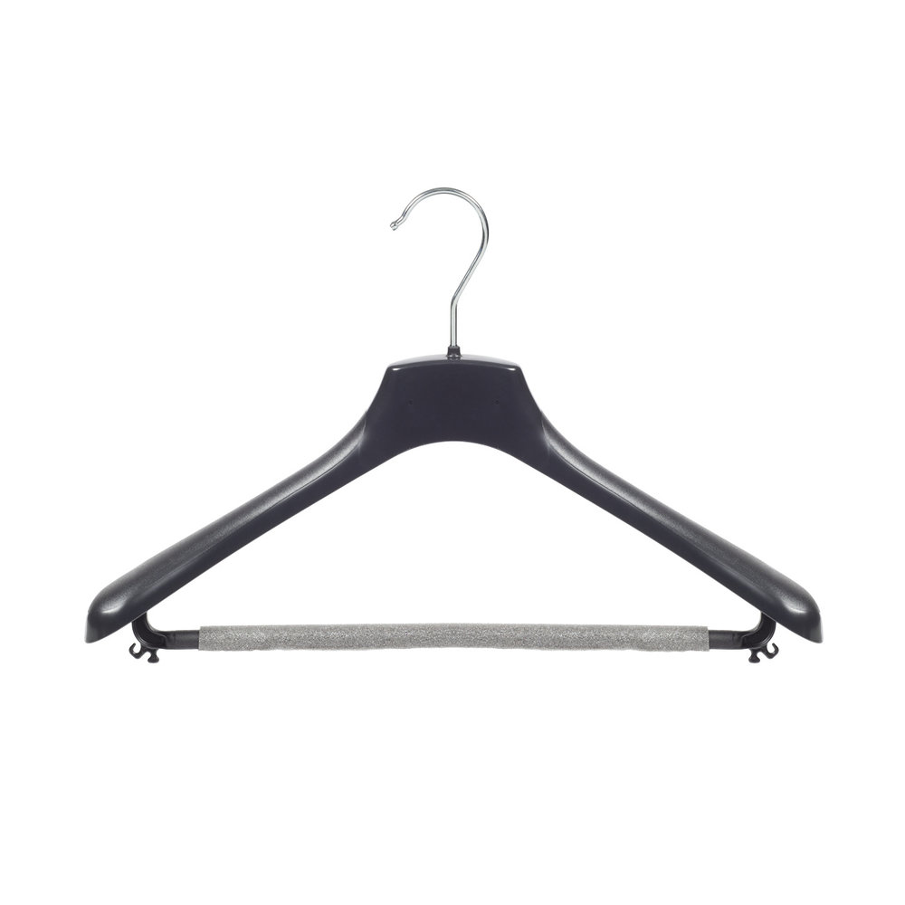 Mantel / kostuumhanger (gebogen) kunststof zwart met schouderverbreding en anti-slip broeklat (2 mm schuim)