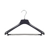 Mantel / kostuumhanger kunststof zwart met schouderverbreding en anti-slip broeklat (2 mm schuim), 38 cm Mantel / kostuumhanger kunststof zwart met schouderverbreding en anti-slip broeklat (2 mm schuim), 38 cm