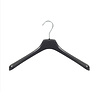 SER-VIZ Mantel / kostuumhanger (gebogen) kunststof zwart met schouderverbreding SER-VIZ Mantel / kostuumhanger (gebogen) kunststof zwart met schouderverbreding