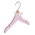 Babykledinghanger (vlak) lotushout roze gelakt met rokinkepingen Babykledinghanger (vlak) lotushout roze gelakt met rokinkepingen