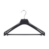 Mantel / kostuumhanger kunststof zwart met schouderverbreding en broeklat, 39 cm Mantel / kostuumhanger kunststof zwart met schouderverbreding en broeklat, 39 cm