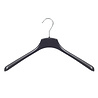 DE KLEDINGHANGER GIGANT Mantel / kostuumhanger (gebogen) kunststof zwart met schouderverbreding DE KLEDINGHANGER GIGANT Mantel / kostuumhanger (gebogen) kunststof zwart met schouderverbreding