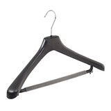 Mantel / kostuumhanger (gebogen) kunststof zwart met schouderverbreding en anti-slip broeklat (2 mm schuim) Mantel / kostuumhanger (gebogen) kunststof zwart met schouderverbreding en anti-slip broeklat (2 mm schuim)
