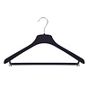 SER-VIZ Mantel / kostuumhanger (gebogen) kunststof velours zwart met schouderverbreding en broeklat SER-VIZ Mantel / kostuumhanger (gebogen) kunststof velours zwart met schouderverbreding en broeklat