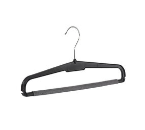 Broekhanger kunststof zwart met anti-slip broeklat (2 mm schuim) (gebruikt) Broekhanger kunststof zwart met anti-slip broeklat (2 mm schuim) (gebruikt)