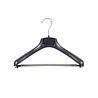 DE KLEDINGHANGER GIGANT Mantel / kostuumhanger (gebogen) kunststof zwart met schouderverbreding en anti-slip broeklat (2 mm schuim) DE KLEDINGHANGER GIGANT Mantel / kostuumhanger (gebogen) kunststof zwart met schouderverbreding en anti-slip broeklat (2 mm schuim)