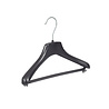 DE KLEDINGHANGER GIGANT Mantel / kostuumhanger (gebogen) kunststof zwart met schouderverbreding en broeklat DE KLEDINGHANGER GIGANT Mantel / kostuumhanger (gebogen) kunststof zwart met schouderverbreding en broeklat