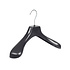 Mantel / kostuumhanger (gebogen) kunststof zwart met schouderverbreding Mantel / kostuumhanger (gebogen) kunststof zwart met schouderverbreding