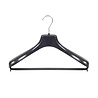 DE KLEDINGHANGER GIGANT Mantel / kostuumhanger (gebogen) kunststof zwart met schouderverbreding en broeklat DE KLEDINGHANGER GIGANT Mantel / kostuumhanger (gebogen) kunststof zwart met schouderverbreding en broeklat