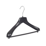 Mantel / kostuumhanger (gebogen) kunststof zwart met schouderverbreding en broeklat