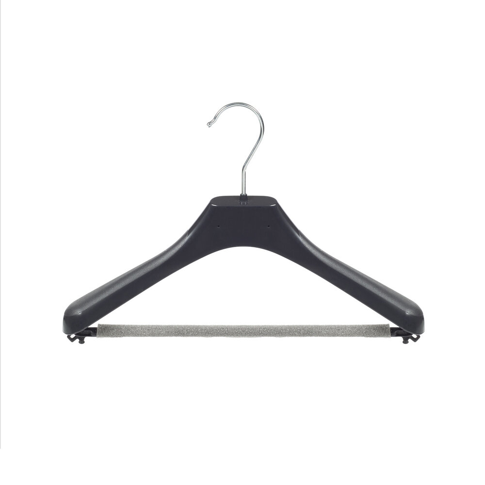 Mantel / kostuumhanger (gebogen) kunststof zwart met schouderverbreding en anti-slip broeklat (2 mm schuim)