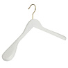 DE KLEDINGHANGER GIGANT Mantel / kostuumhanger (geknikt) beukenhout wit gelakt met messinghaak en schouderverbreding DE KLEDINGHANGER GIGANT Mantel / kostuumhanger (geknikt) beukenhout wit gelakt met messinghaak en schouderverbreding
