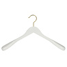 DE KLEDINGHANGER GIGANT Mantel / kostuumhanger (geknikt) beukenhout wit gelakt met messinghaak en schouderverbreding DE KLEDINGHANGER GIGANT Mantel / kostuumhanger (geknikt) beukenhout wit gelakt met messinghaak en schouderverbreding