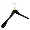DE KLEDINGHANGER GIGANT Mantel / kostuumhanger (geknikt) beukenhout zwart gelakt met messinghaak en schouderverbreding DE KLEDINGHANGER GIGANT Mantel / kostuumhanger (geknikt) beukenhout zwart gelakt met messinghaak en schouderverbreding