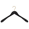 DE KLEDINGHANGER GIGANT Mantel / kostuumhanger (geknikt) beukenhout zwart gelakt met messinghaak en schouderverbreding DE KLEDINGHANGER GIGANT Mantel / kostuumhanger (geknikt) beukenhout zwart gelakt met messinghaak en schouderverbreding