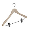 DE KLEDINGHANGER GIGANT Blouse / shirthanger (geknikt) beukenhout naturel ongelakt met zwarte haak en anti-slip knijpers DE KLEDINGHANGER GIGANT Blouse / shirthanger (geknikt) beukenhout naturel ongelakt met zwarte haak en anti-slip knijpers