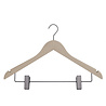 DE KLEDINGHANGER GIGANT Blouse / shirthanger (geknikt) beukenhout naturel ongelakt met canon gun haak, rokinkepingen en anti-slip knijpers DE KLEDINGHANGER GIGANT Blouse / shirthanger (geknikt) beukenhout naturel ongelakt met canon gun haak, rokinkepingen en anti-slip knijpers