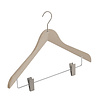 DE KLEDINGHANGER GIGANT Blouse / shirthanger (geknikt) beukenhout naturel ongelakt met mat nikkel haak en anti-slip knijpers DE KLEDINGHANGER GIGANT Blouse / shirthanger (geknikt) beukenhout naturel ongelakt met mat nikkel haak en anti-slip knijpers