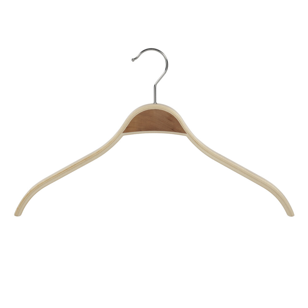 Mantel / kostuumhanger berkenhout naturel gelakt met schouderverbreding, 46 cm