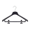 Mantel / kostuumhanger kunststof zwart met schouderverbreding en anti-slip knijpers, 38 cm Mantel / kostuumhanger kunststof zwart met schouderverbreding en anti-slip knijpers, 38 cm