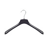 Mantel / kostuumhanger kunststof zwart met schouderverbreding, 38 cm Mantel / kostuumhanger kunststof zwart met schouderverbreding, 38 cm