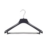 Mantel / kostuumhanger kunststof zwart met schouderverbreding en anti-slip broeklat (2 mm schuim), 48 cm Mantel / kostuumhanger kunststof zwart met schouderverbreding en anti-slip broeklat (2 mm schuim), 48 cm