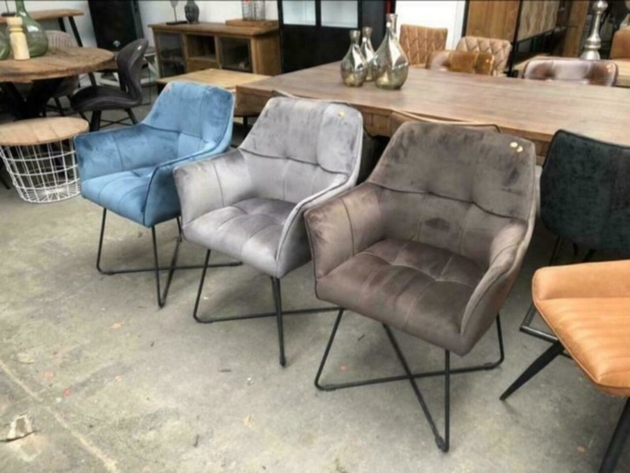 WK Home Eetkamerstoel Noah in 3 velvet kleuren WK Home Eetkamerstoel Noah in 3 velvet kleuren