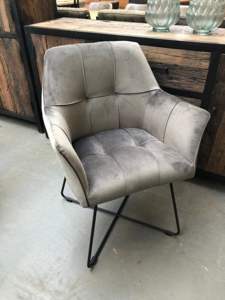 WK Home Eetkamerstoel Noah in 3 velvet kleuren WK Home Eetkamerstoel Noah in 3 velvet kleuren