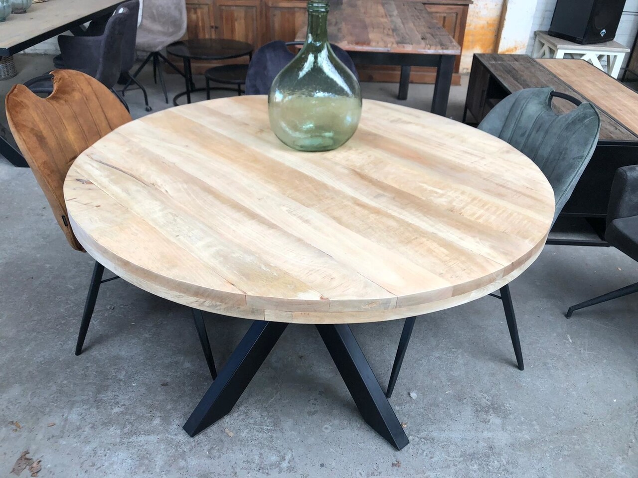 WK Home Ronde eettafel 150  mango hout natural met spinpoot