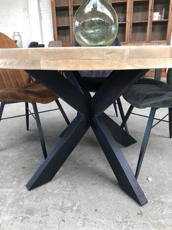 WK Home Ronde eettafel 150  mango hout natural met spinpoot