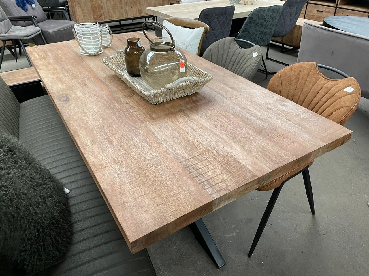 WK Home Eettafel Vigo brown mango spinpoot 200