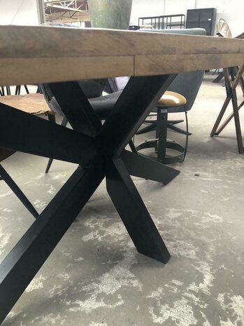 WK Home Ovale eettafel 180 Strong