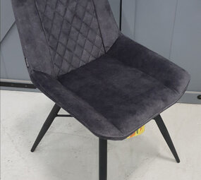 WK Home Eetstoel Kicking