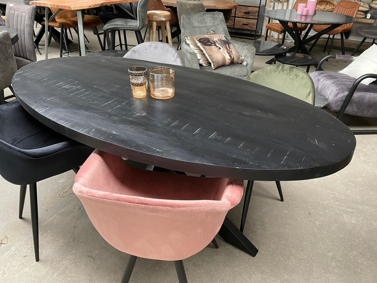 WK Home Ovale Eettafel 180 Preto zwart mangohout