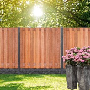 Gervé Hout Beton Schutting Hardhout| 180x180 cm | Nostalgiemotief onderplaat | Betonpalen | 3 kleuren