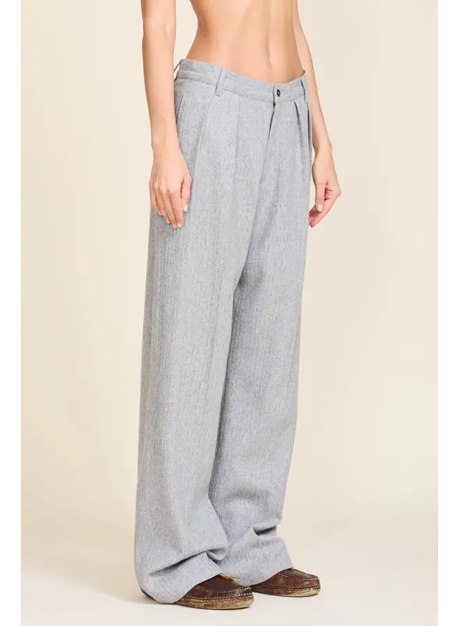 Double pleat wide leg pant  in Light Grey