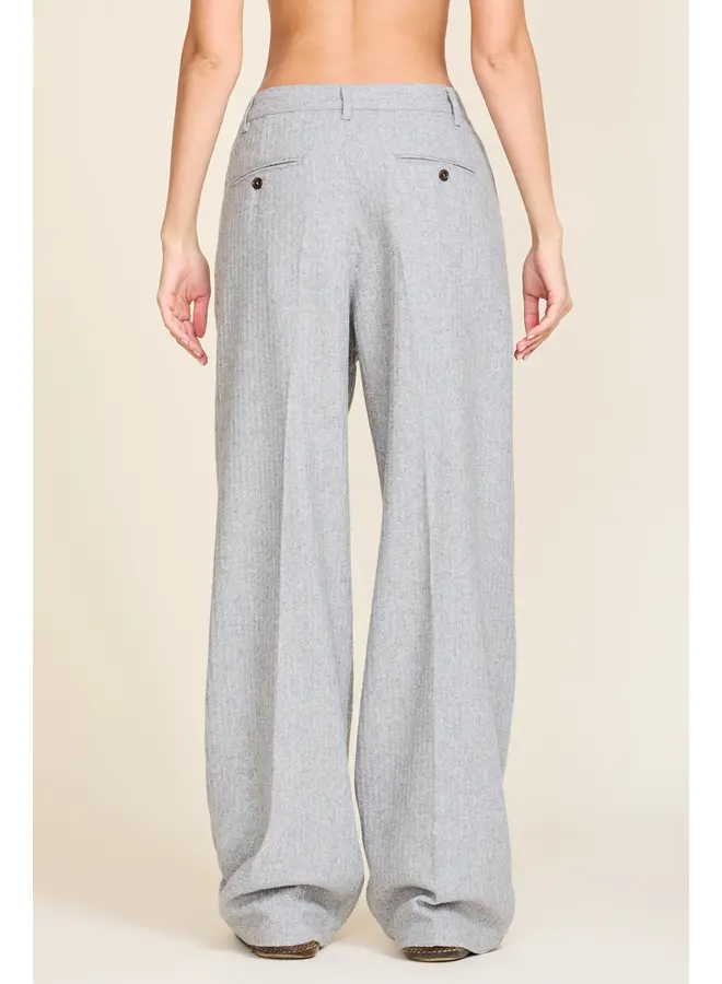 Double pleat wide leg pant  in Light Grey