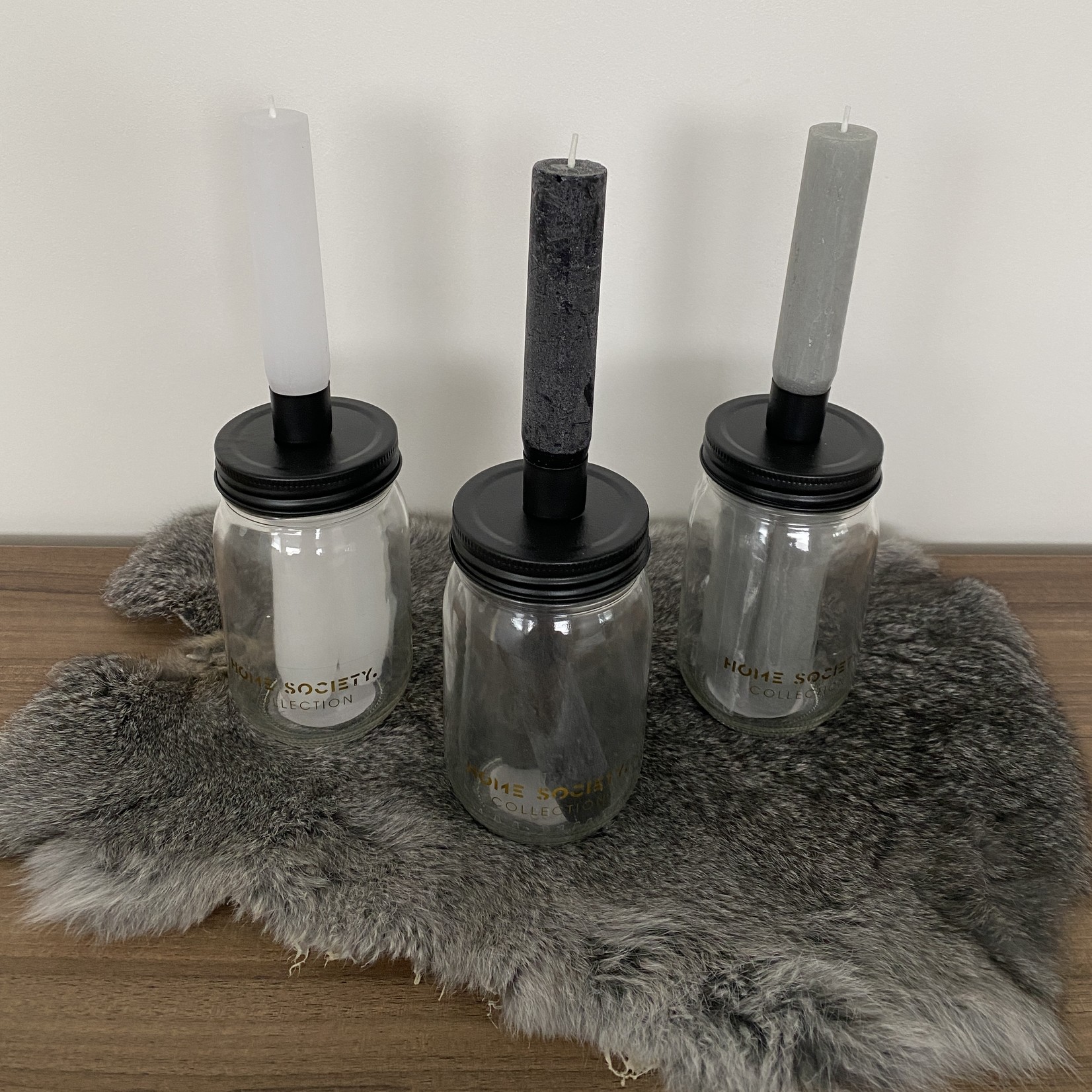 three candles in a jar ( grijs )
