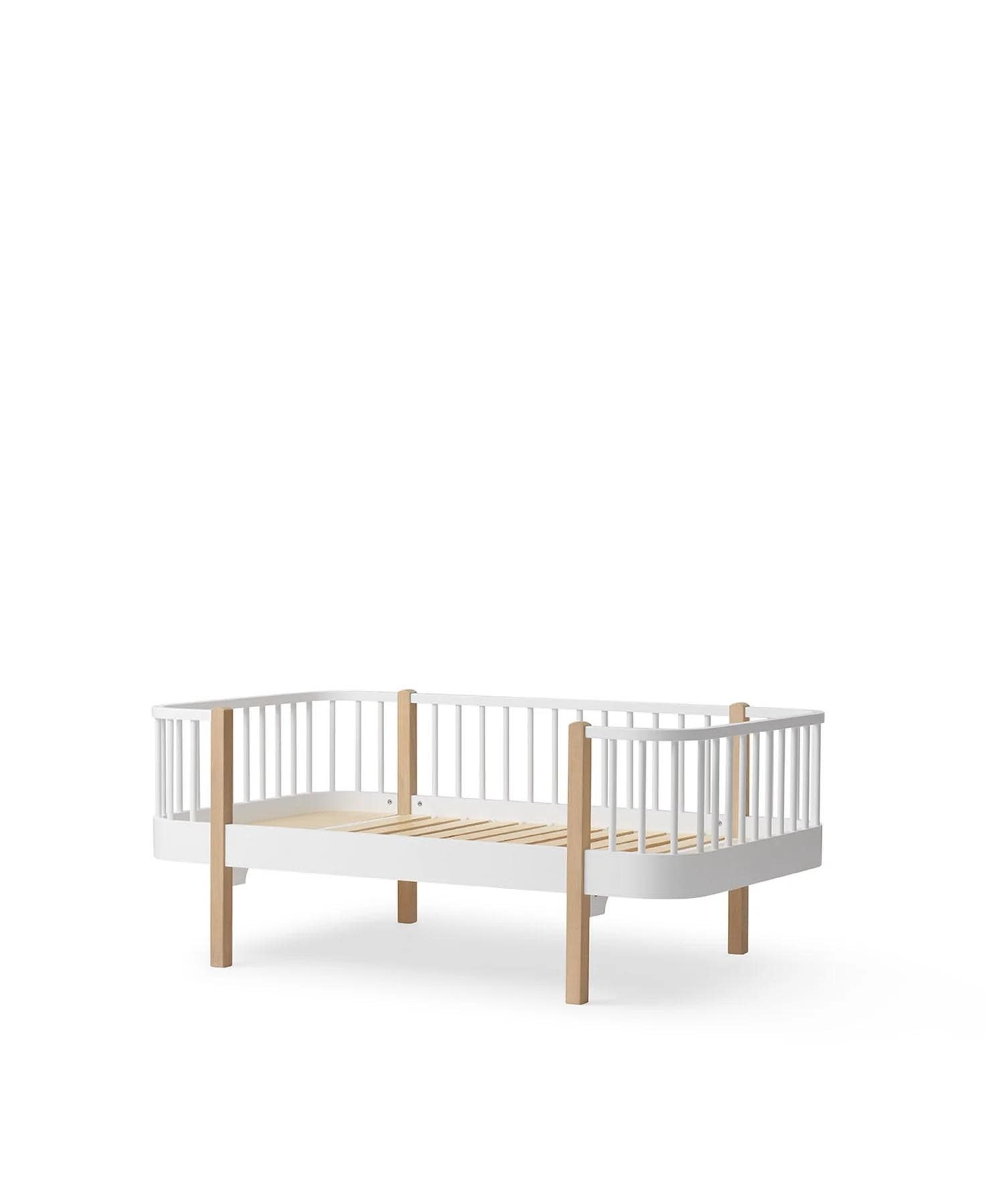 Oliver Furniture Wood Original Junior Daybed White/Oak Oliver