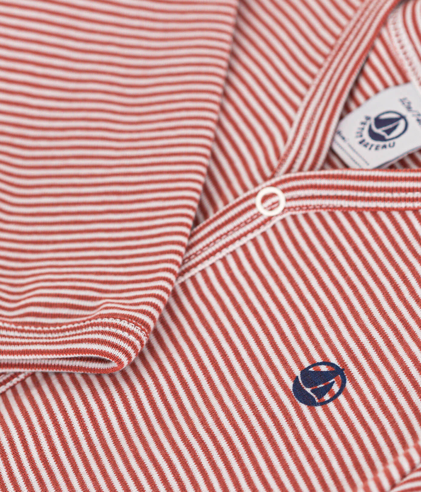 Süßer Baby-Pyjama Für Mädchen Von Petit Bateau – Gemütlicher Schlafanzug Mit Blumenmuster