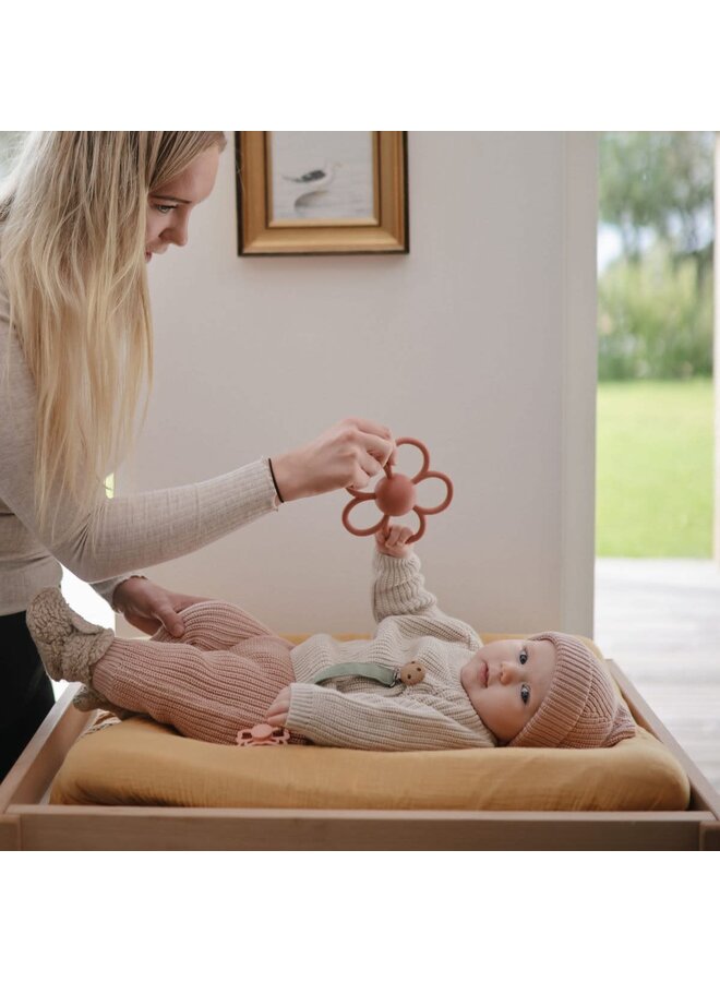 Rattle Daisy Teether - Dusty Rose - Mushie