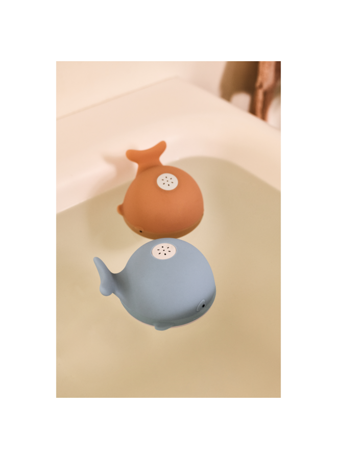Galen Bath Sprinkler Whale - Beach blue - Liewood