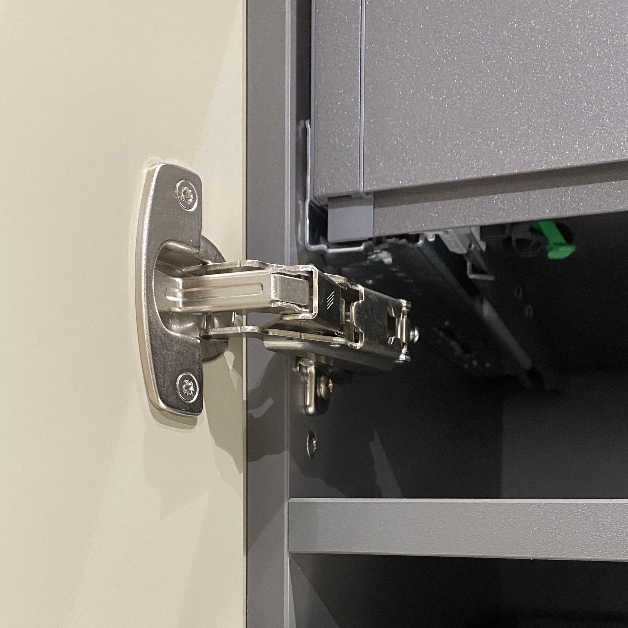 Interne lade voor een kast met draaideur