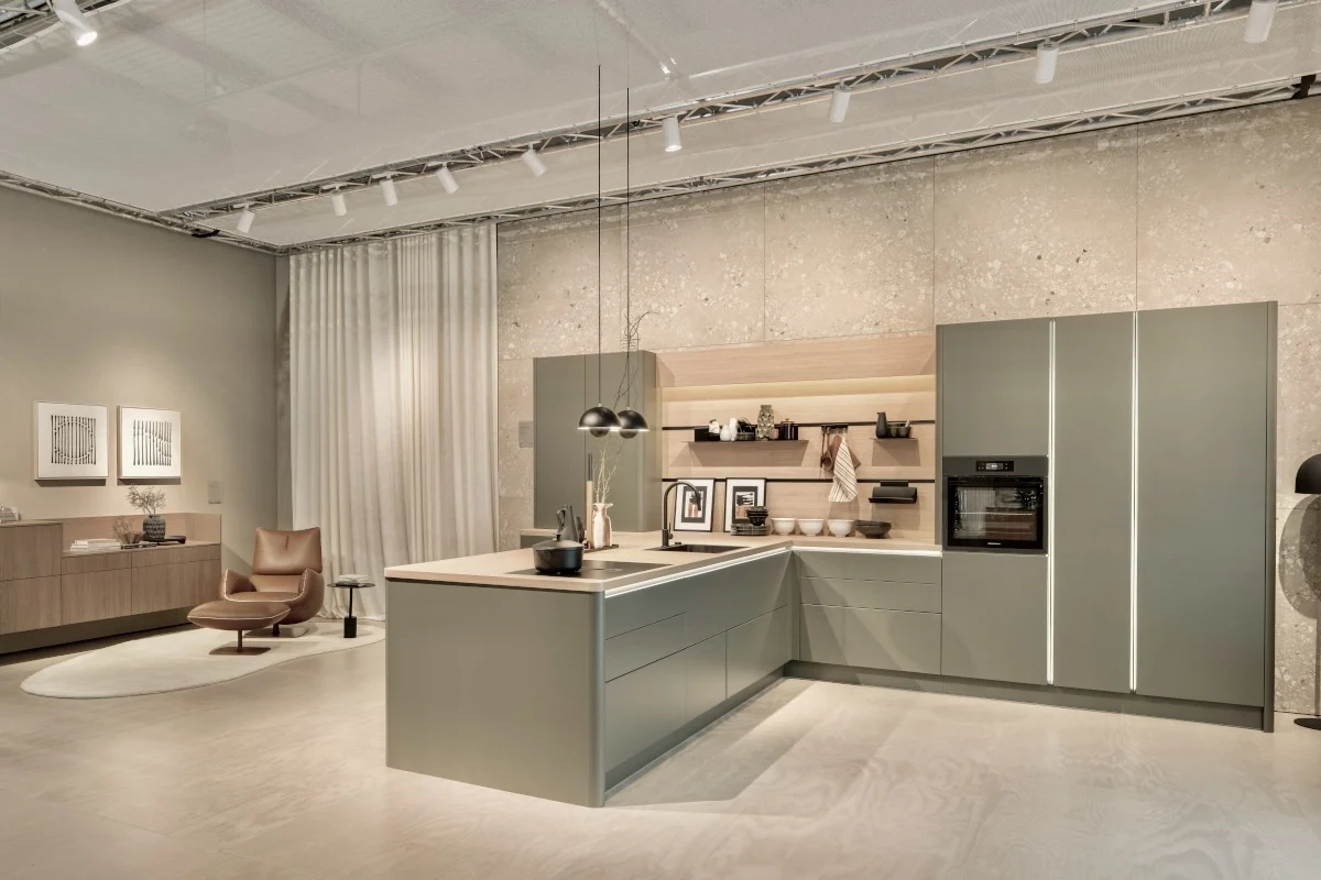 HÄCKER Systemat keuken greeploos modern design met kookeiland en luxe afwerking