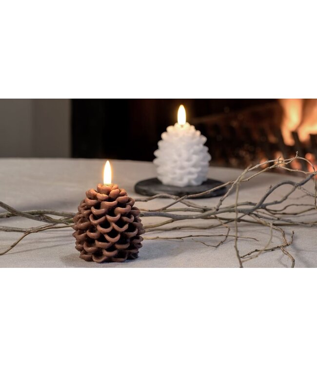 Uyuni LED candle Denneappel-Bruin- 7x7 cm