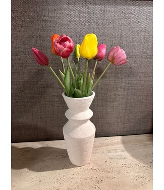 Vaas met tulpen gemengd