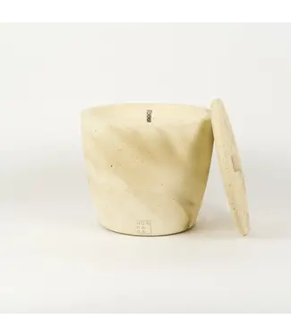 Mon Dada Outdoor: Urban Candle Large Ecru Neutral + lid