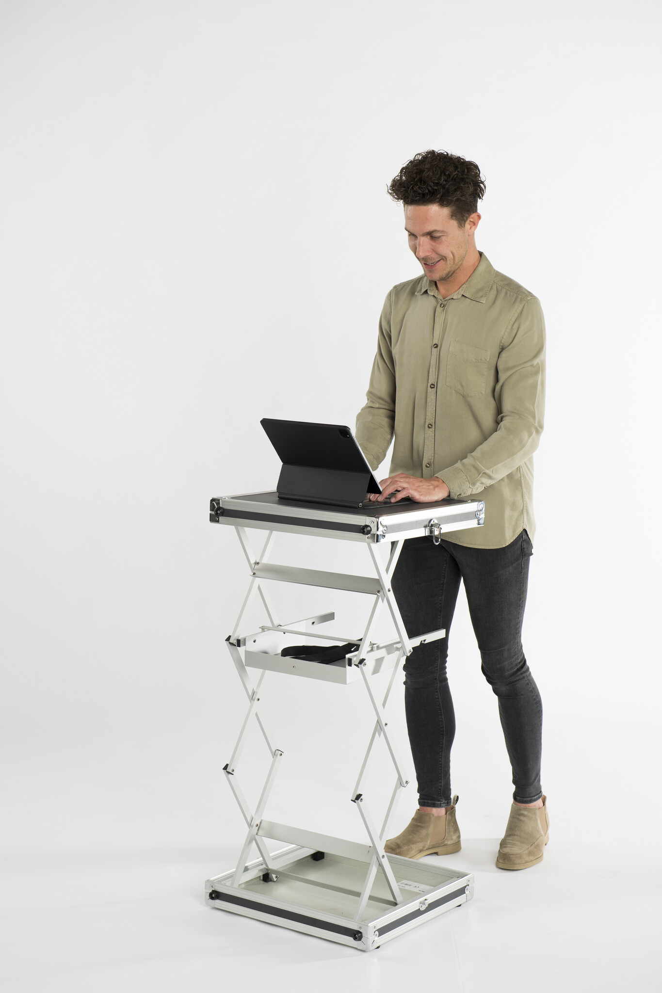 Monitor Stand Met Een Geventileerde Metalen Platfo