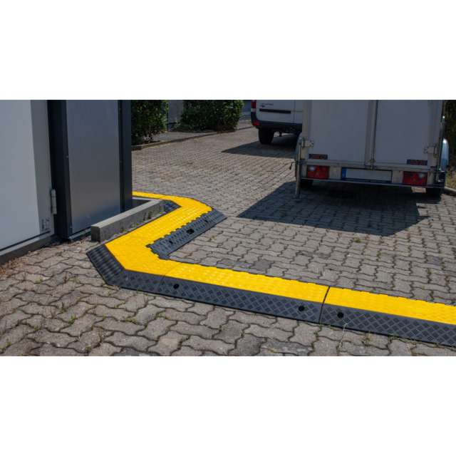 Próg kablowy Ochraniacze na progi i kable Mostek 3 kanałowy Ø 50 mm ochrona kabla kąt 45° Próg kablowy Ochraniacze na progi i kable Mostek 3 kanałowy Ø 50 mm ochrona kabla kąt 45°