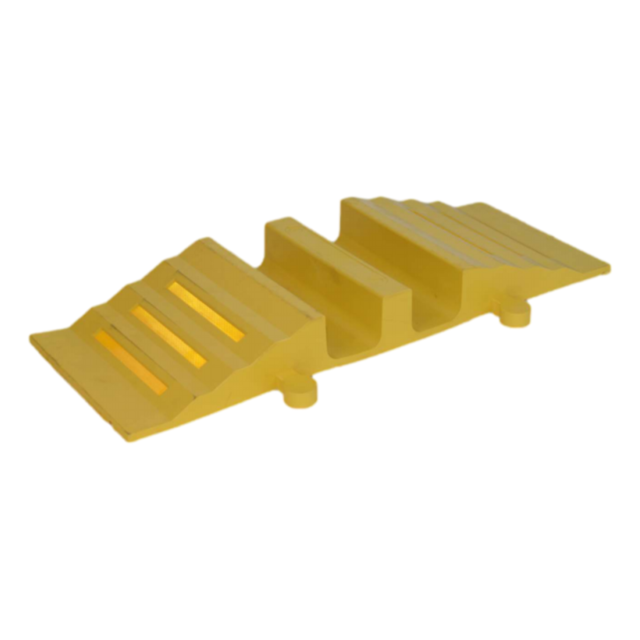 Mostek przejazdowy gumowy 830 x 300 x 75 mm 2 tunele Żółty Mostek przejazdowy gumowy 830 x 300 x 75 mm 2 tunele Żółty